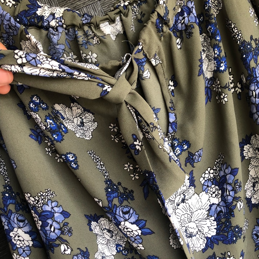 Off The Shoulder Floral Blouse - Picture 5 of 7